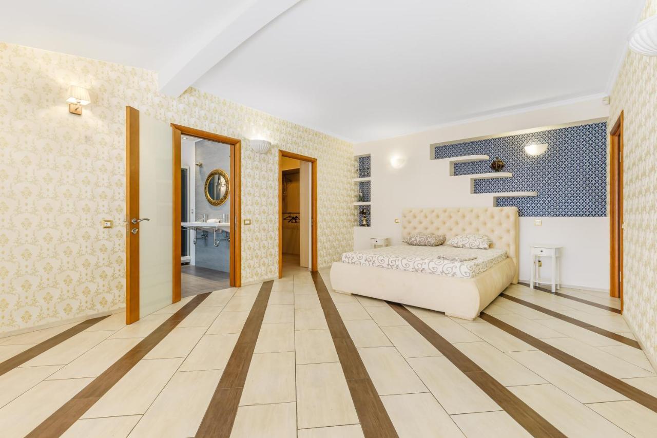 Deribasivska Cozy 4-Room Apartment Odessa Buitenkant foto
